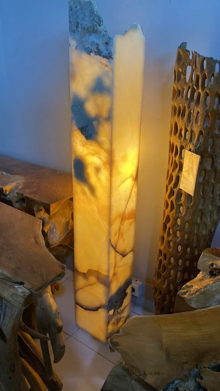 Tall Onyx Stone Standing Lamp 180x25 cm – Handcrafted Natural Lighting from Indonesia