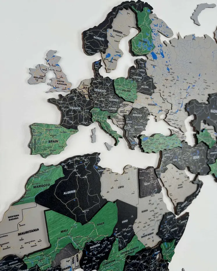 Premium 3d world map made of wood | FOREST Birdywing®