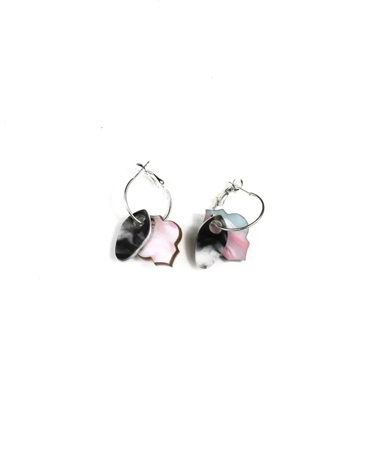Pendientes rosa, blanco y negro: Añade un Toque de Frescura y Vitalidad a tu Estilo con Estos Accesorios Únicos