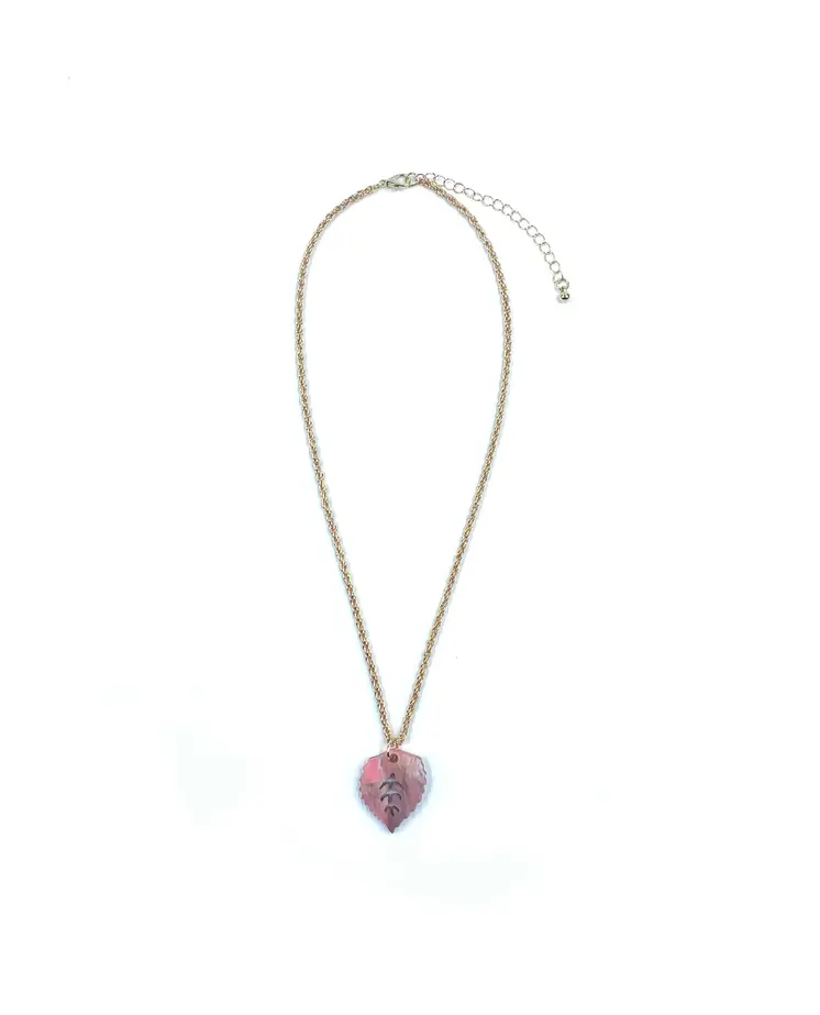Collar HOJA: un tributo a la naturaleza con un toque rosado encantador