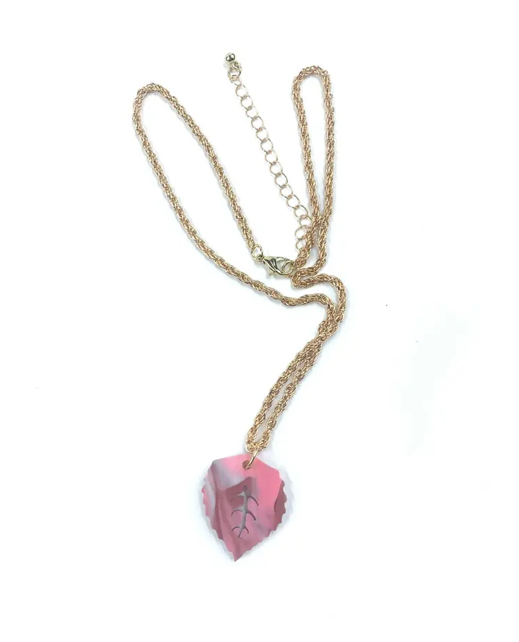 Collar HOJA: un tributo a la naturaleza con un toque rosado encantador