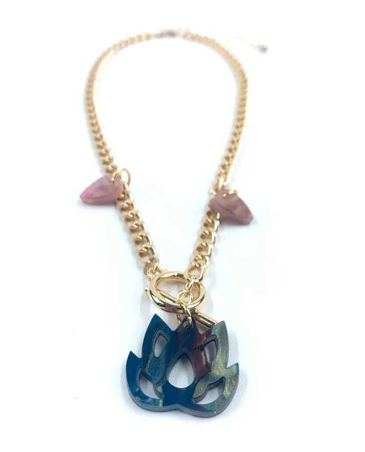 Collar FLORAL: un símbolo de fuerza y estilo en cada detalle