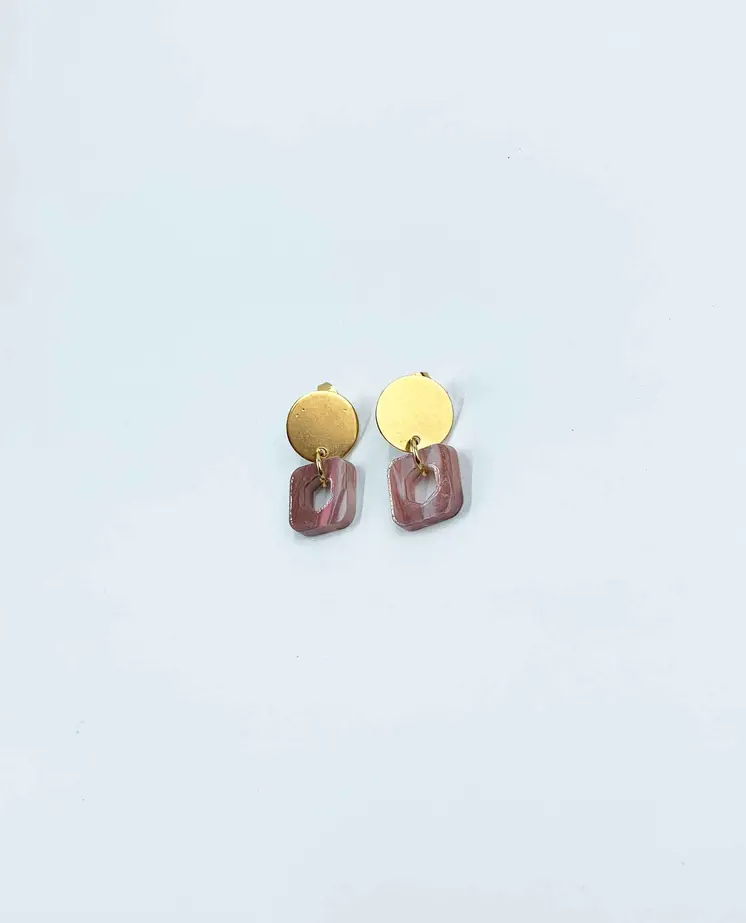 Elegancia Natural: Pendientes Colgantes en Rosa y Dorado