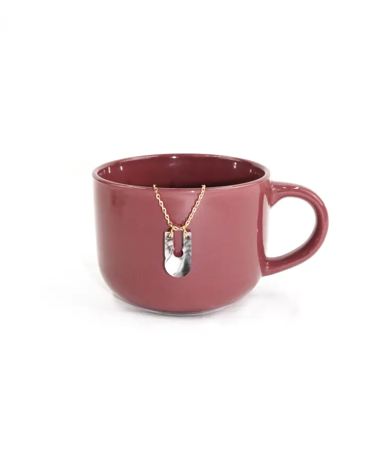 Collar puerta inversa del mundo paralelo