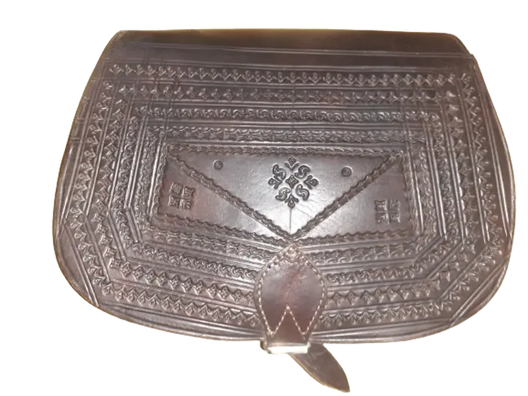 Bolso redondo labrado hebilla L