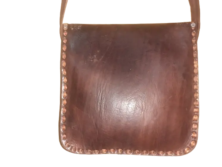 Bolso cuadrado labrado vacuno