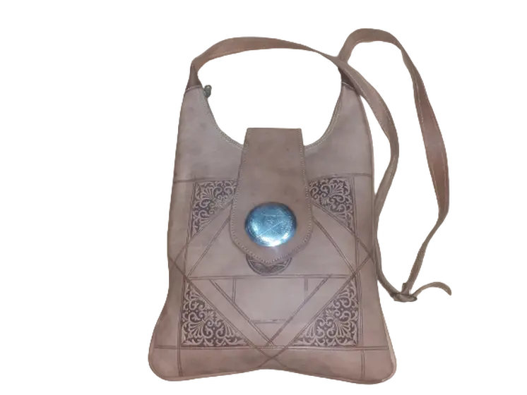 Bolso Plano de mujer con chapa o labrado