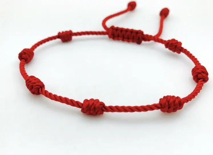 Pulsera de 7 nudos roja y negra