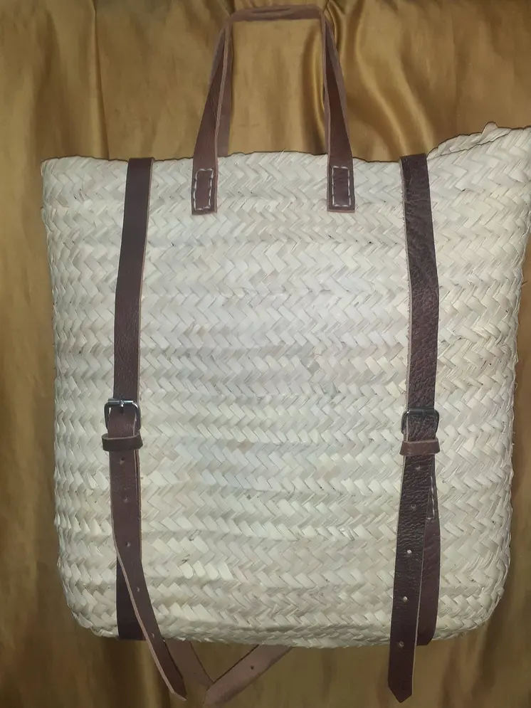 Mochila cuadrada de paja y cuero