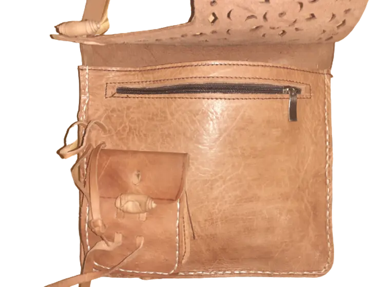 Bolso rectangular solapa calado grande