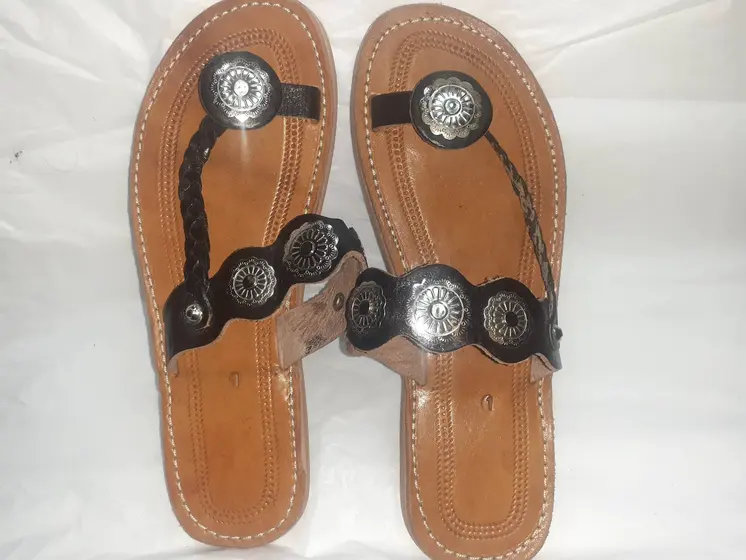 Sandalias de monedas de mujer
 marrones y negras