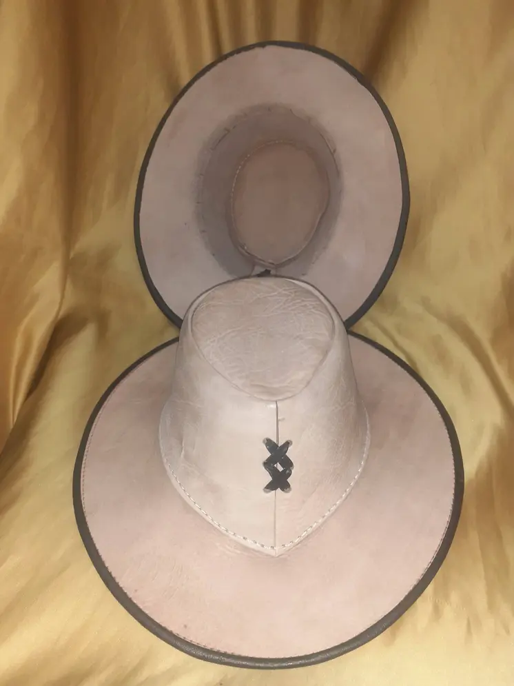 Sombrero de cuero