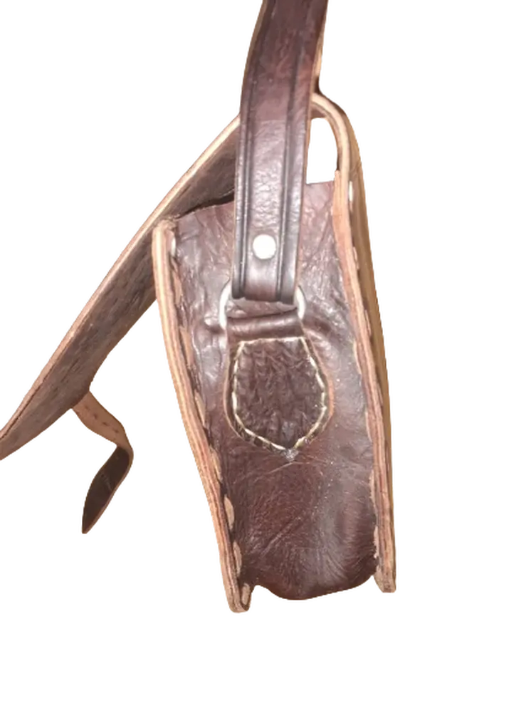 Bolso redondo labrado hebilla L