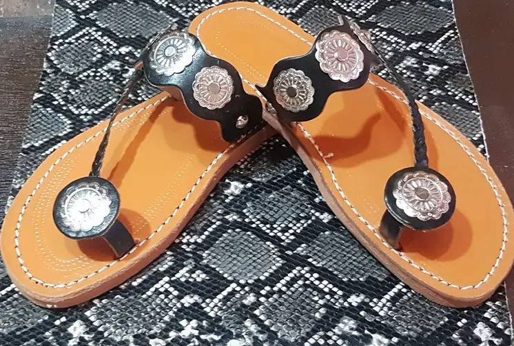 Sandalias de monedas de mujer
 marrones y negras