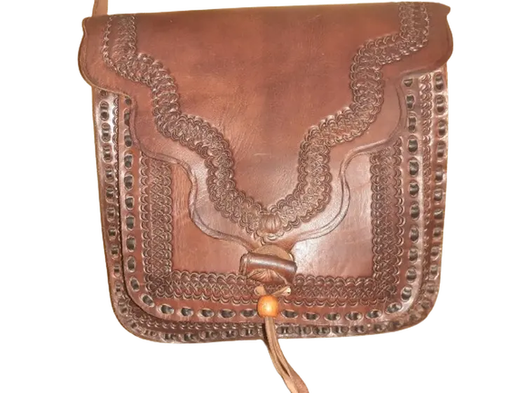 Bolso cuadrado labrado vacuno