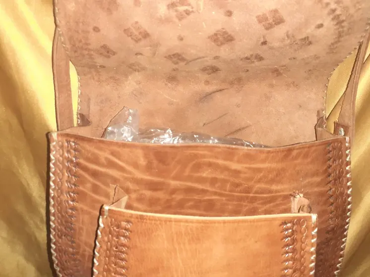 Bolso redondo mujer vacuno  de hilo blanco
