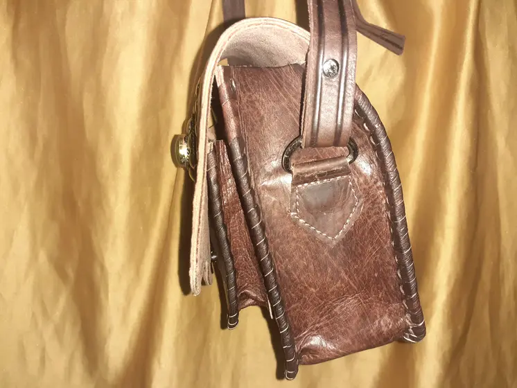Bolso Cuadrado labrado piedra click