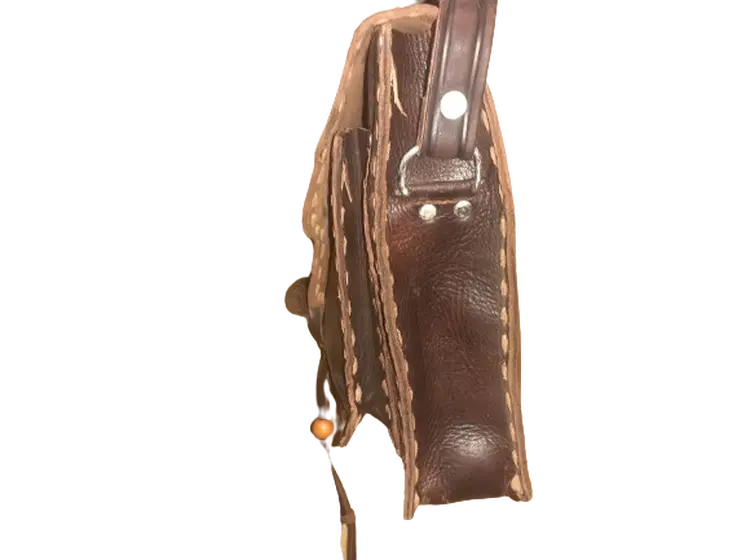 Bolso cuadrado labrado vacuno