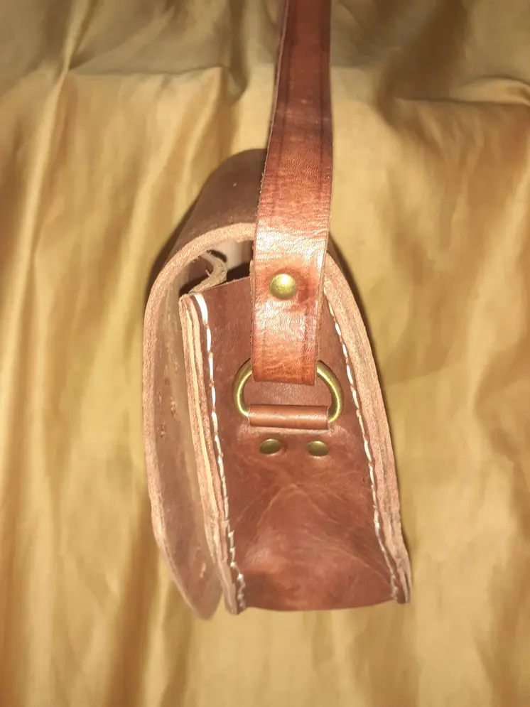 Bolso Polígono calado mediano hebilla