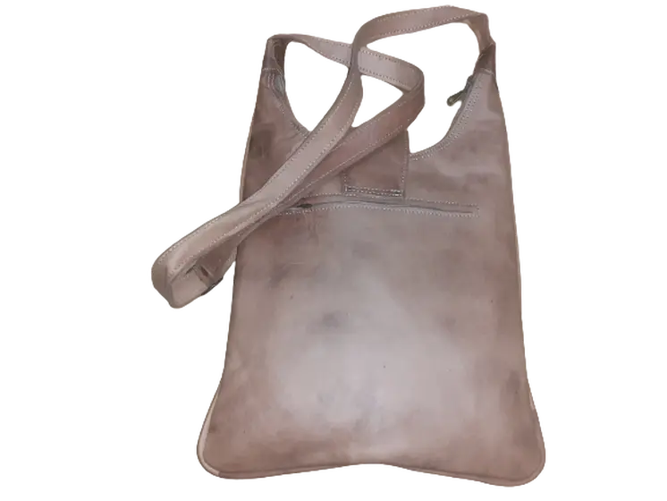 Bolso Plano de mujer con chapa o labrado