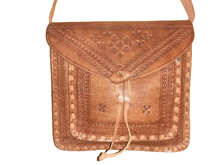 Bolso labrado con cordon