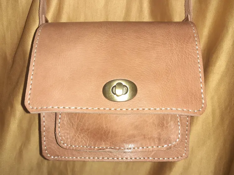 Bolso cuadrado click doble