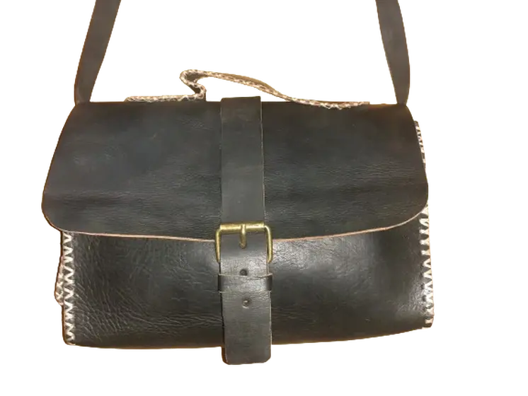 Bolso redondo de hilo blanco