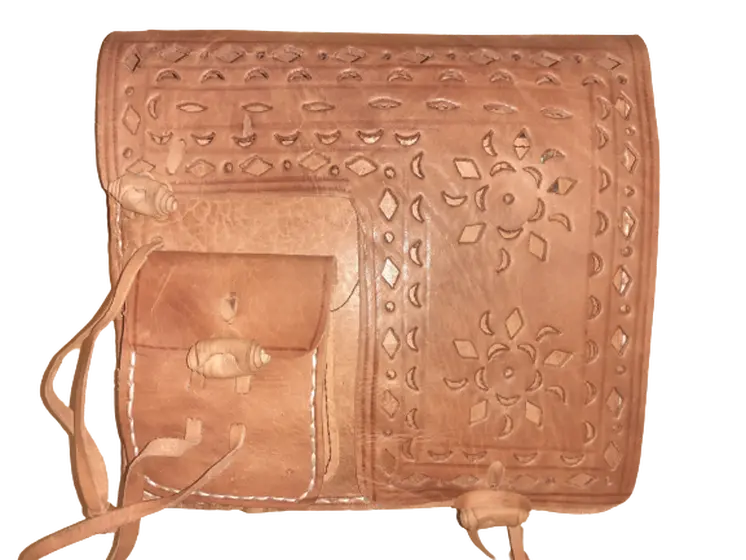 Bolso rectangular solapa calado grande