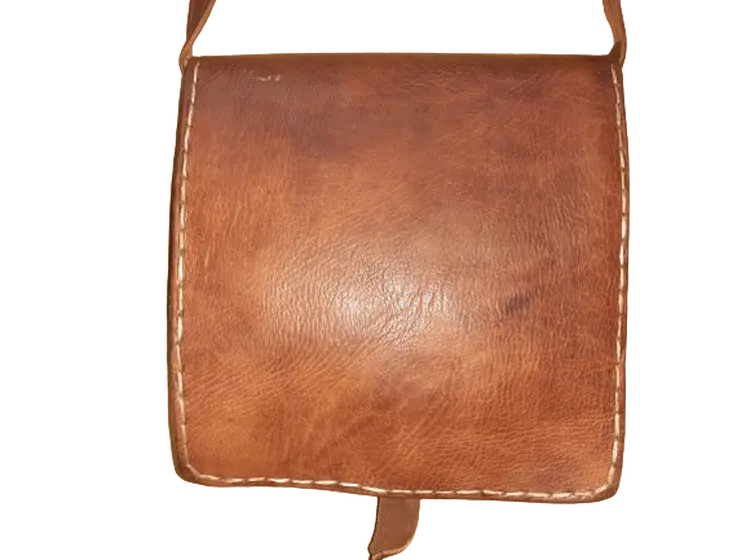 Bolso cuadrado vacuno calado