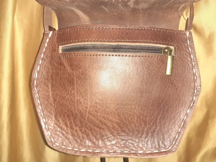 Bolso Polígono calado mediano hebilla