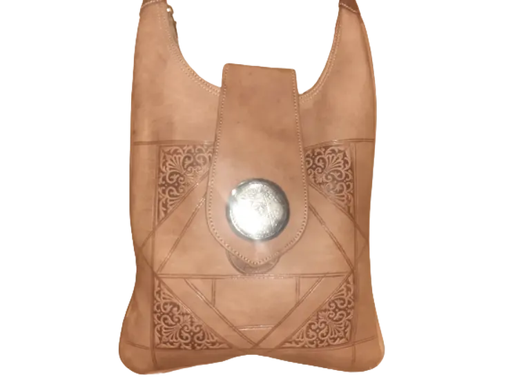 Bolso Plano de mujer con chapa o labrado
