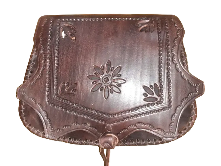 Bolso trapecio calado
