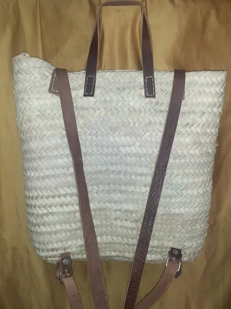 Mochila cuadrada de paja y cuero