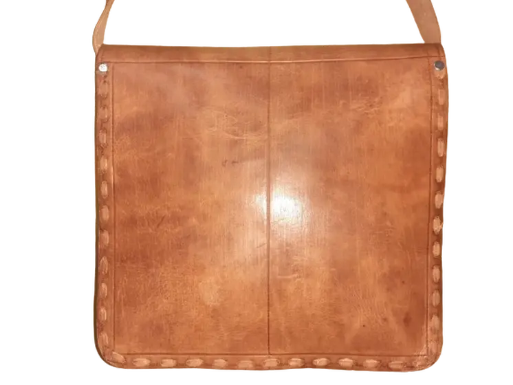 Bolso labrado con cordon