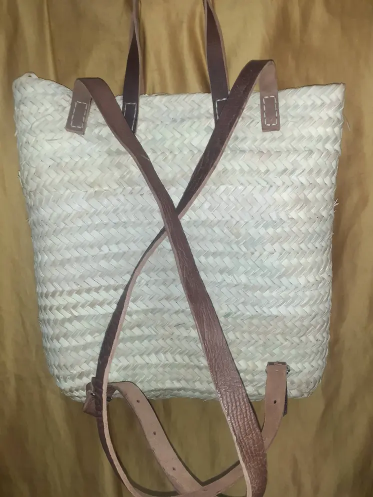 Mochila cuadrada de paja y cuero