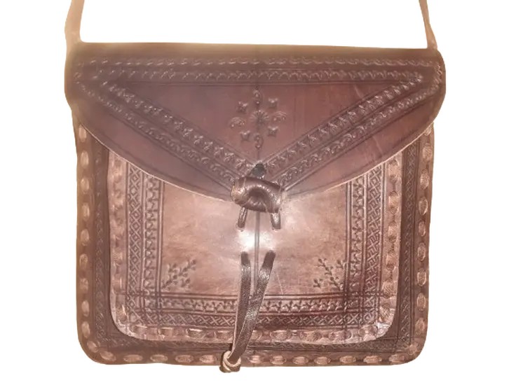 Bolso labrado con cordon