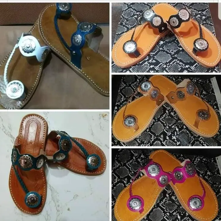 Sandalias de monedas de mujer
 marrones y negras