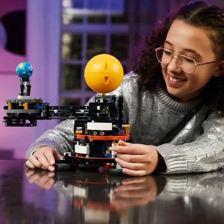 Construction set Lego Technic 42179 Planet Earth and Moon in Orbit Multicolour