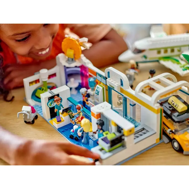 Construction set Lego FRIENDS 42656 Heartlake City Airport 958 Pieces