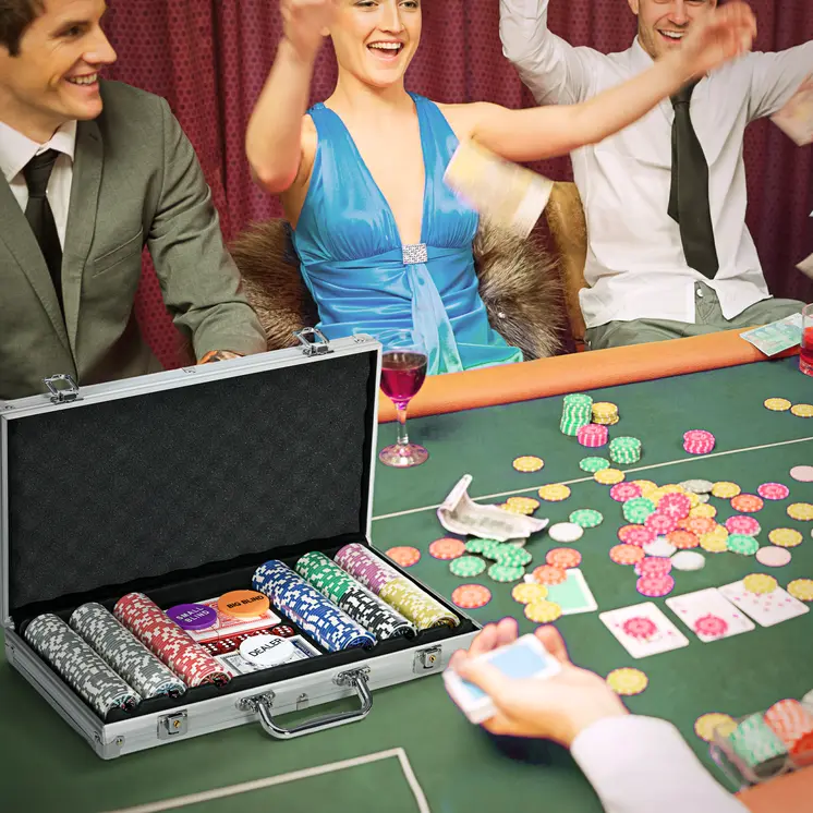 Poker Chips Set, 300PCS with Mat, Chips, 2 Card Decks, Dealer Button, 5 Dice for Casino Night | SPORTNOW