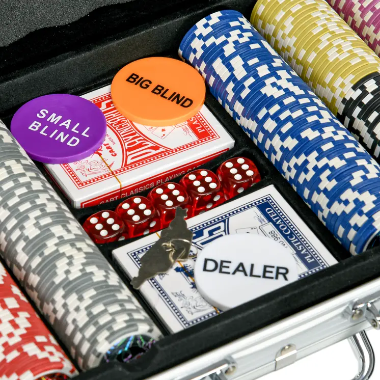 Luxury 500PCS Poker Chips Set, Complete with Gaming Mat, Chips, Dual Card Decks, Dealer Button, 5 Dice, Ultimate Game Night Kit | SPORTNOW