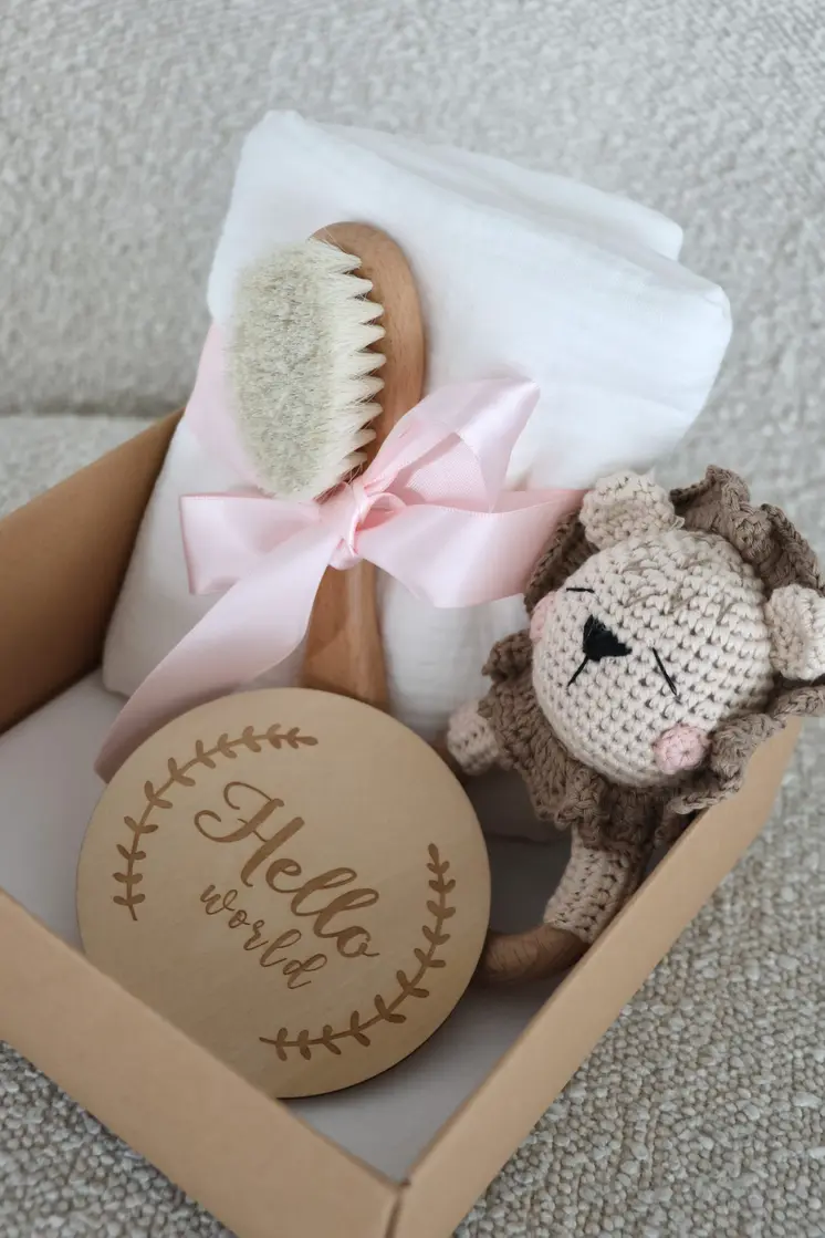 Crochet Giftbox Lion