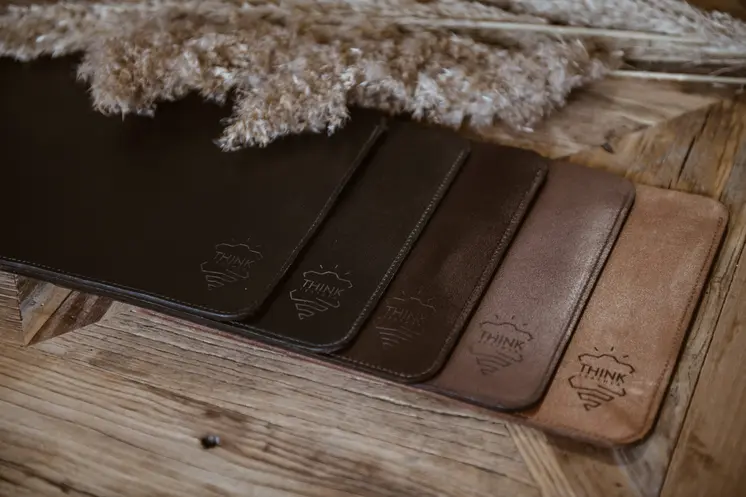 Skórzane etui na MacBook 13" Pro/Air - jasny brąz