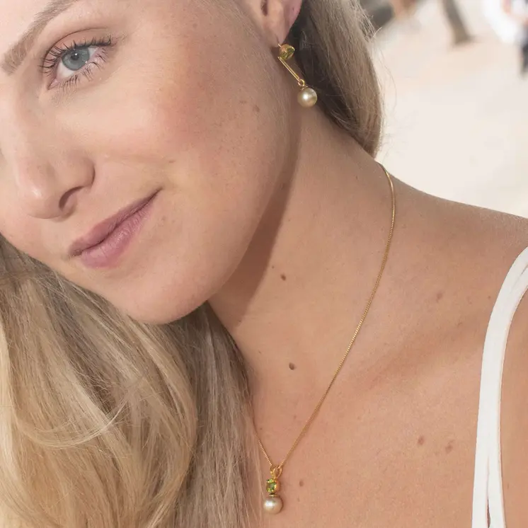 Golden South Sea Pearl with Green Peridot Stone Geraldton Pendant 9.5 - 10.5 M