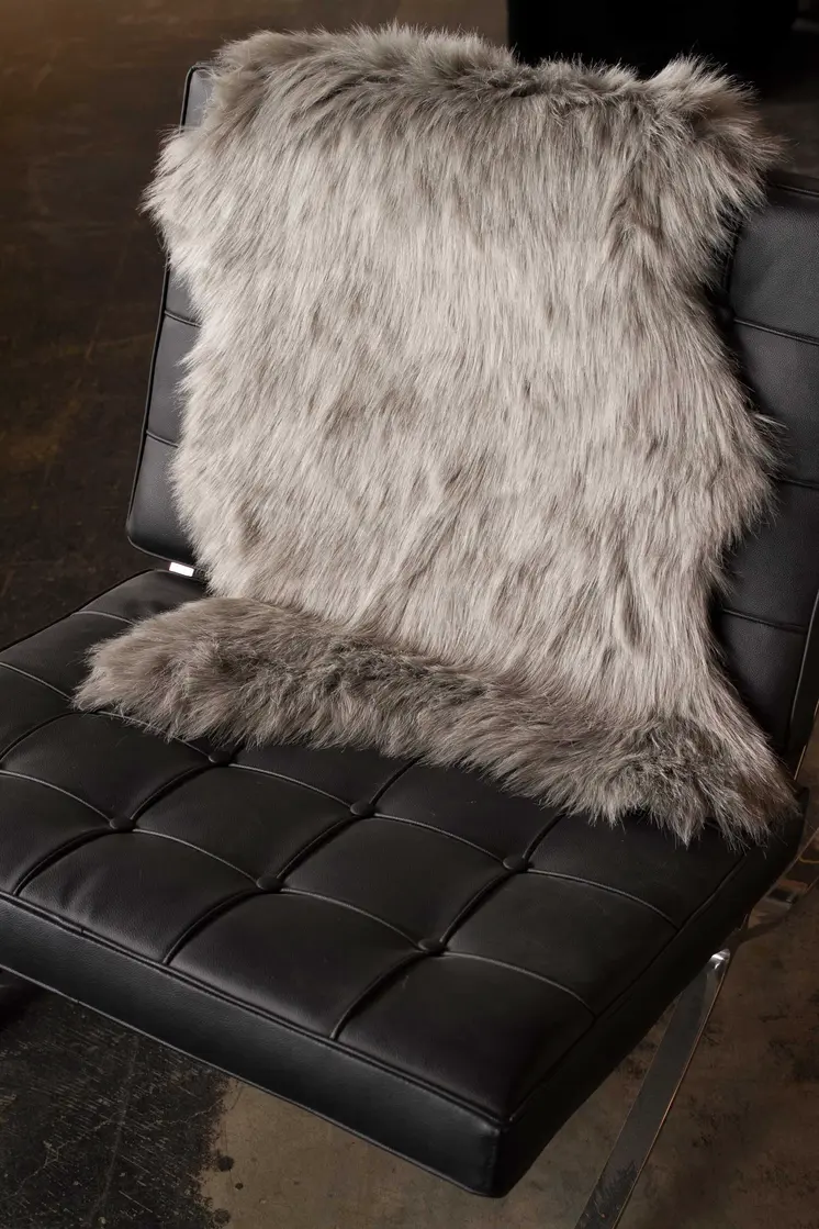 2' X 3' Gray Faux Sheepskin Area Rug