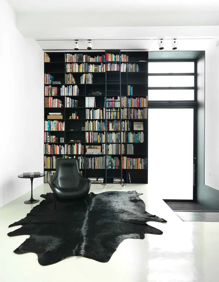 5' X 7' Black Cowhide Area Rug