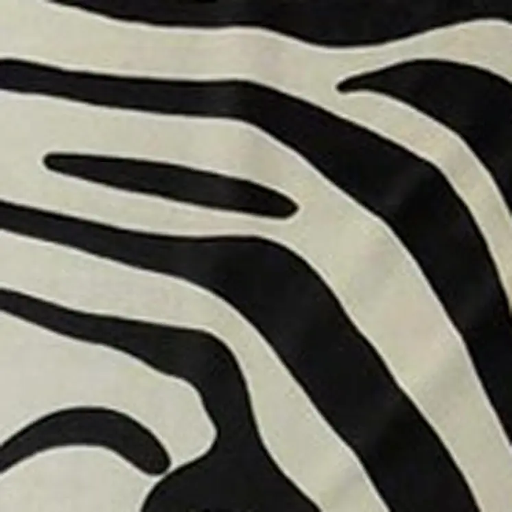 6' X 7' Black And White Cowhide Handmade Area Rug