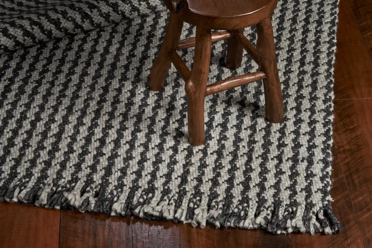 5' X 8' Dark Gray And Light Gray Wool Houndstooth Hand Woven Area Rug With Fringe
