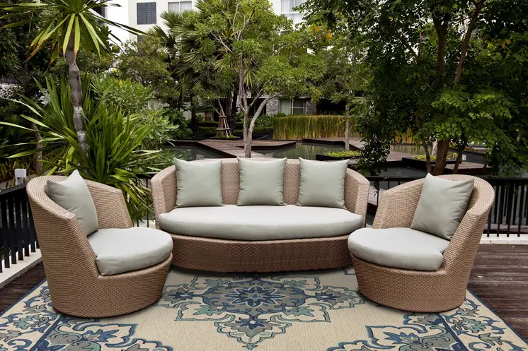 2' X 3' Ivory and Blue Damask Handmade Indoor Outdoor Area Rug