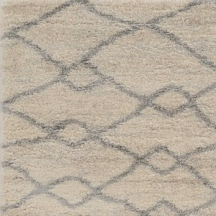 4' X 6' Ivory And Gray Chain Distressed Area Rug
